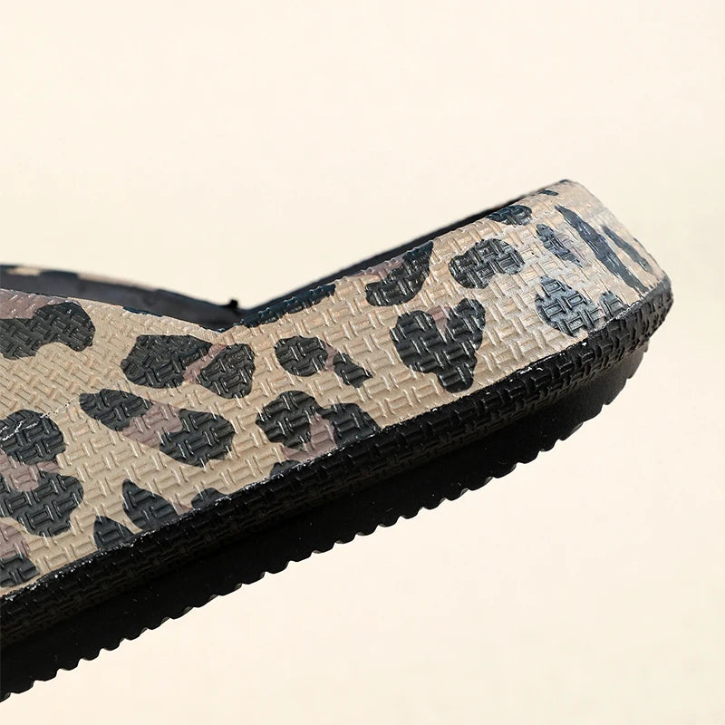 Chaussons Femme <br> Tongs Léopard Confort