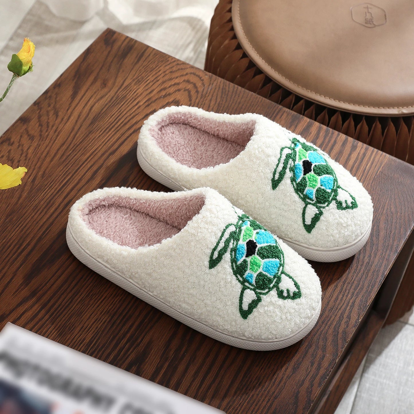 Chaussons Femme <br> Tortue Brodée