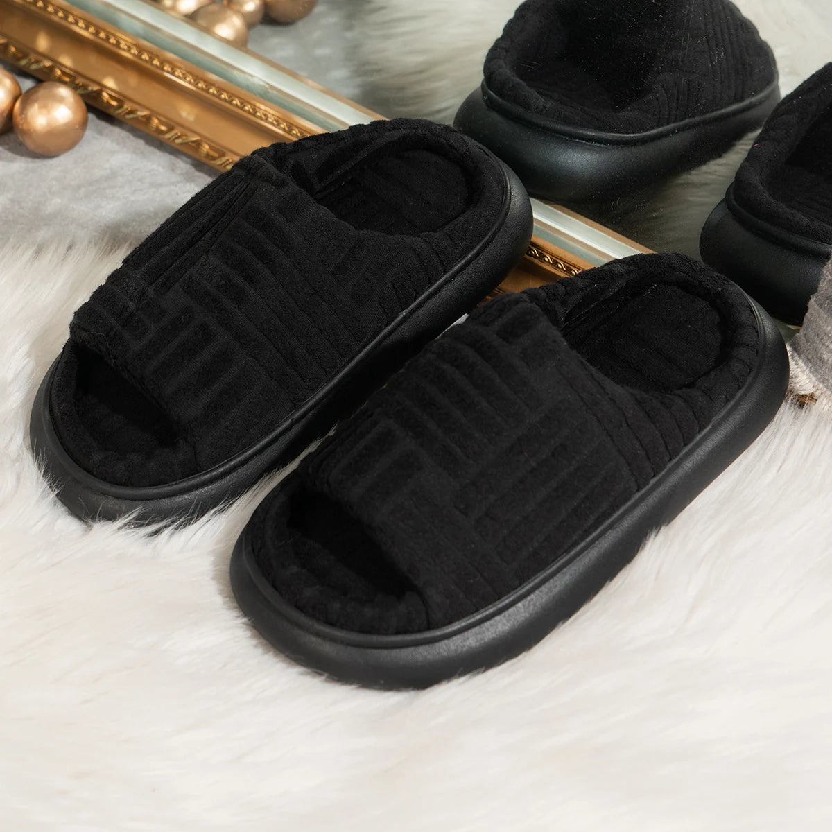Chaussons <br> Velours côtelé tendance