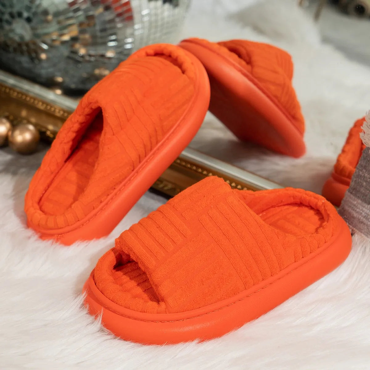 Chaussons <br> Velours côtelé tendance